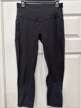 lululemon athletica Black Capri Leggings with Pockets (21)